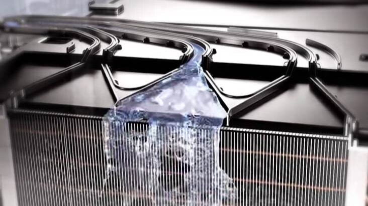 Video waarin te zien is hoe de condensor automatisch wordt gereinigd.