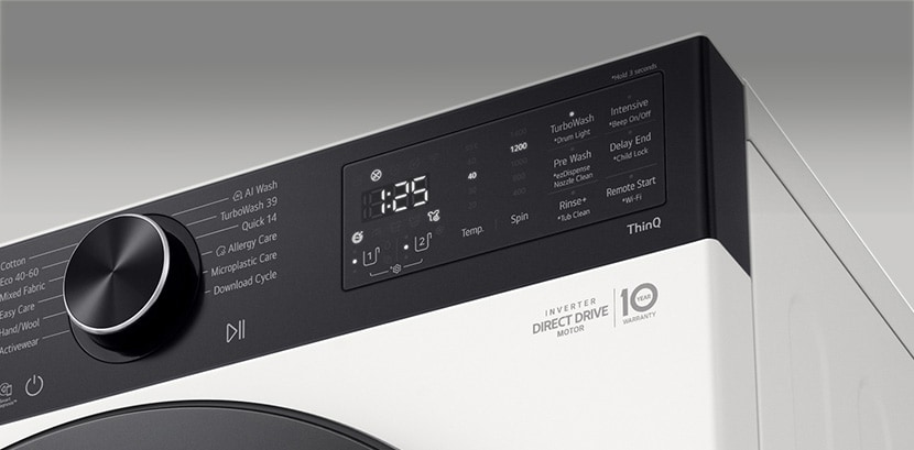 Draaiknop en bedieningspaneel van de wasmachine.