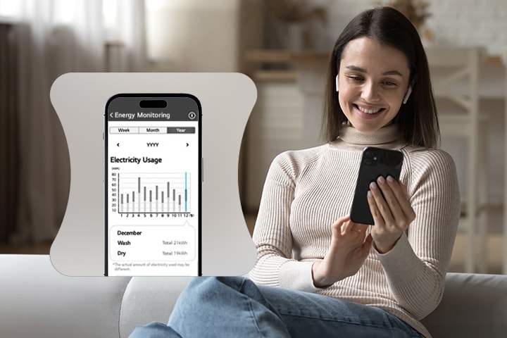 Beeld van een persoon die het energieverbruik bekijkt in de ThinQ™ app.