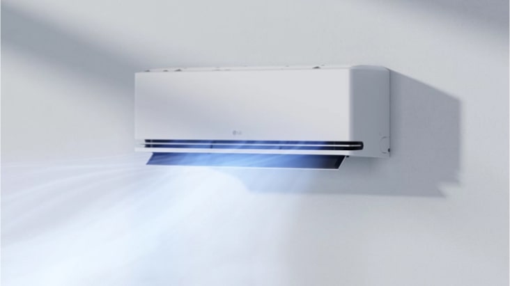 LG airconditioner die zachte, lichte luchtstroom levert in een moderne woonkamer voor een comfortabele omgeving. LG airconditioner die zachte, lichte luchtstroom levert in een moderne woonkamer voor een comfortabele omgeving.