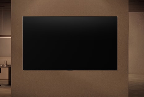 Een wandgemonteerde LG TV met een uitgeschakeld scherm laat zien hoe de bewegingssensor van de TV zich intelligent kunnen aanpassen op de basis van gedetecteerde beweging in de buurt.