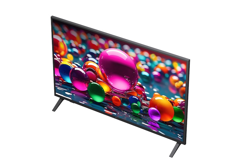 Vóór en na vergelijking van hoe LG 4K Super Opschalen de beeldkwaliteit verbetert. Twee panelen met dezelfde afbeelding van een kleurrijke vogel die op een tak in een bos zit; het rechter paneel is vervaagd. De titel beschrijft hoe 4K Super Opschalen de resolutie, helderheid en duidelijkheid verbetert.