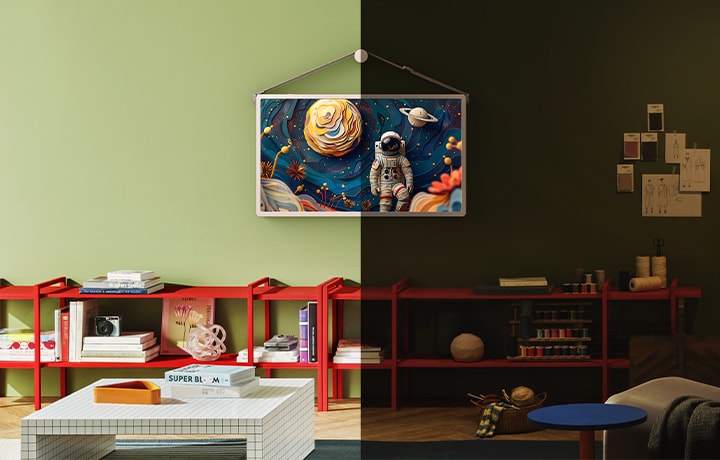 StanbyME 2 gemonteerd aan een muur in een moderne leefruimte verdeeld over dag- en nachtinstellingen.