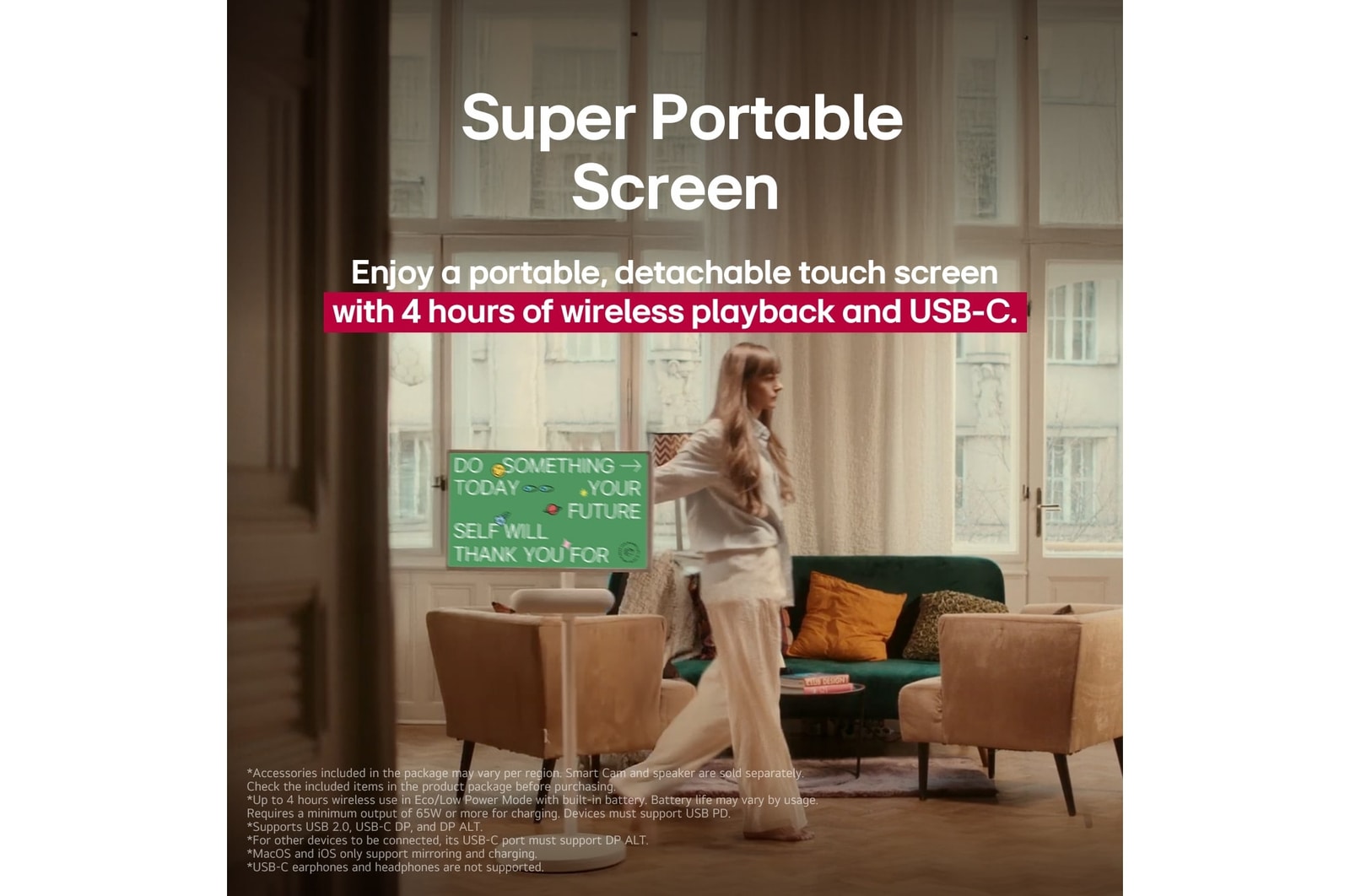 Een persoon die zijn LG StanbyME 2 rolt met behulp van de tv-standaard. De tekst legt uit hoe het Super Portable Screen 4 uur draadloos afspelen en USB-C heeft.