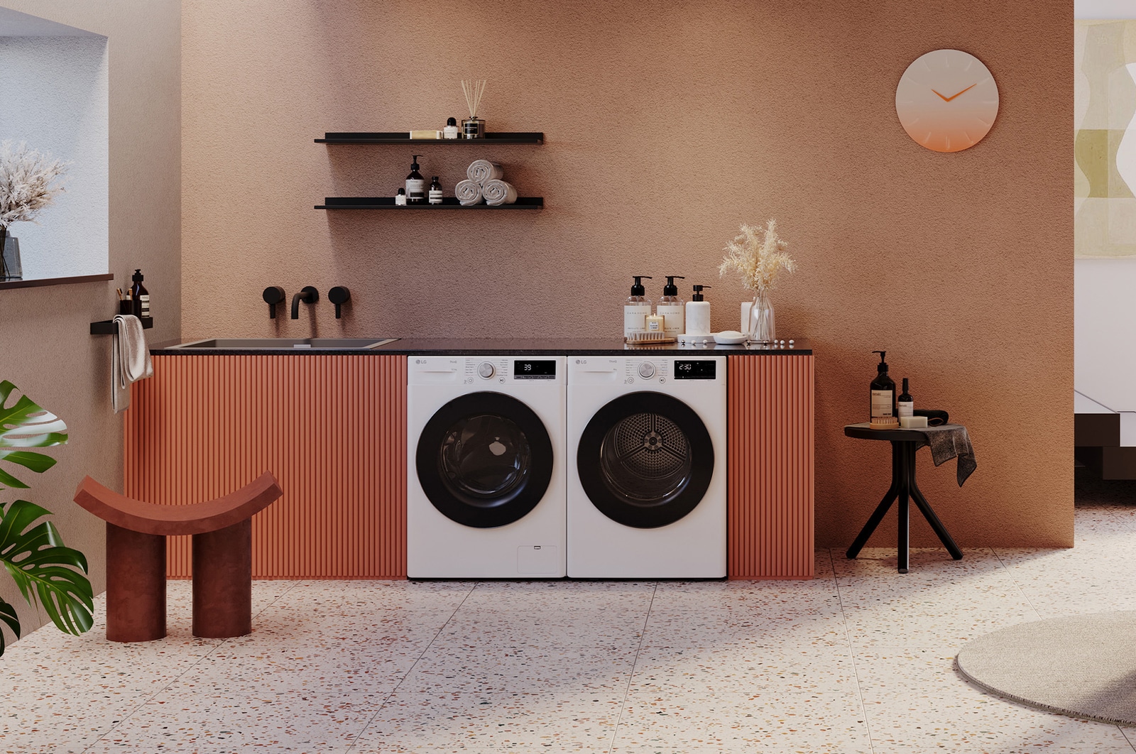 De witte LG 8 kg droger RH90V9AV3N, geïnstalleerd als een set naast een bijpassende wasmachine in een stijlvolle, moderne wasruimte.