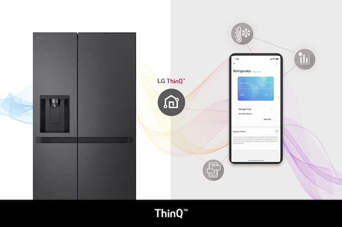 LG Side-by-Side Koelkast GSLC41EPPE toont de **LG ThinQ™ App** op een smartphone, waarmee de gebruiker de temperatuur en status van de koelkast op afstand kan bedienen.