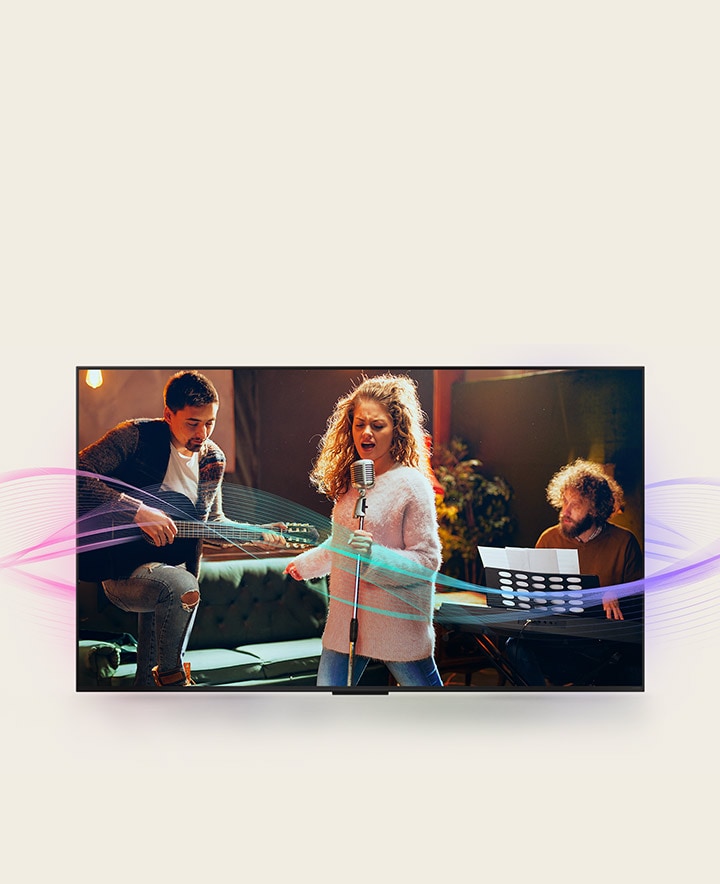 Een man die gitaar speelt, een vrouw die zingt met een microfoon en een man die piano speelt zijn in beeld. Er komen geluidsgolven bij hen vandaan die het geluid verbeelden en laten zien hoe de geluidskwaliteit met Al Clear Sound wordt verbeterd.