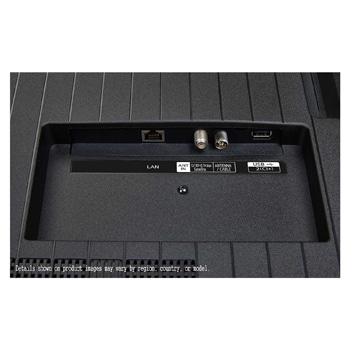 LG AI Magic Remote met de AI-knop gemarkeerd. Daaromheen staan de verschillende functionaliteiten die een gebruiker met de knop kan openen. AI Voice ID, AI Search, AI Chatbot, AI Concierge, AI Picture Wizard, AI Sound Wizard. De tekst legt uit dat de LG AI Magic Remote je AI Experience compleet maakt met een speciale AI-knop en kan worden gebruikt als muis. Gewoon aanwijzen en klikken.