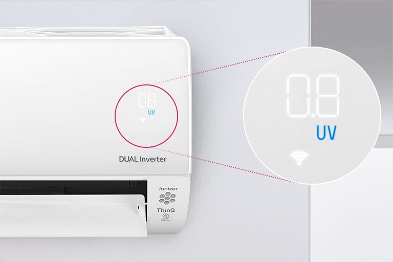 De LG-airconditioner is voor de helft aan de muur bevestigd, met de voorkant open om aan te geven dat hij aan staat. Een cirkel is rond de luchtkwaliteitslampjes van het apparaat geplaatst en een uitvergrote cirkel toont de groene lampjes van het luchtkwaliteitspaneel om de precieze luchtkwaliteit aan te geven. Het DUAL Inverter-logo is op het apparaat te zien.