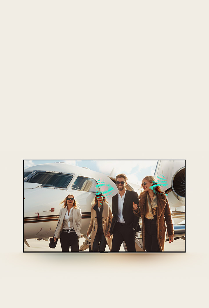 Een drukke straat vol mensen. Een stel is aan het wandelen en voert een gesprek. Een paar straatartiesten spelen gitaar. Abstracte geluidsgolven komen van de gitaristen en het paar die laten zien hoe elk geluidselement duidelijk te horen is met AI Object Remastering.