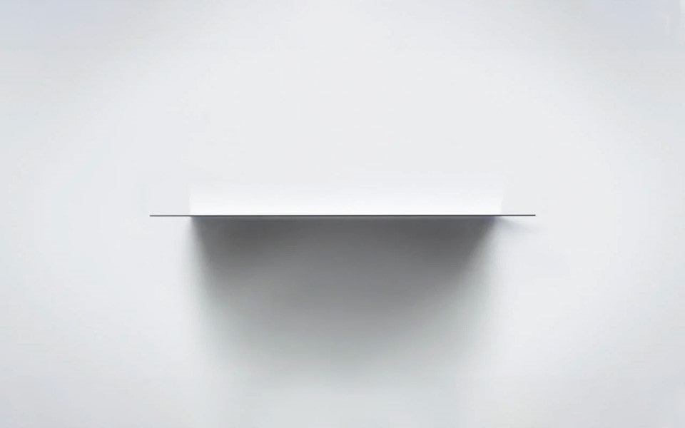 A bird eye view of lg w7 television. Showing its ultra thin bezel.