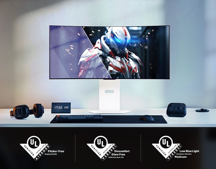 Curved gamingmonitor met een robotkarakter in een futuristische setting, met onderstaande UL-certificeringen.