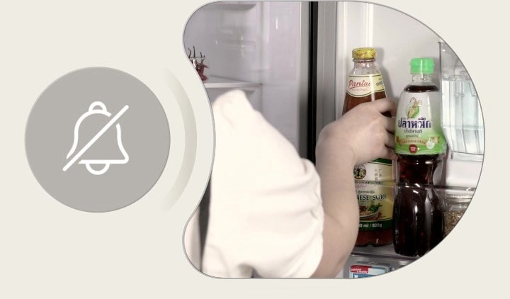 Image of Cleaning Time activated and removing food stored in the fridge to start cleaning.