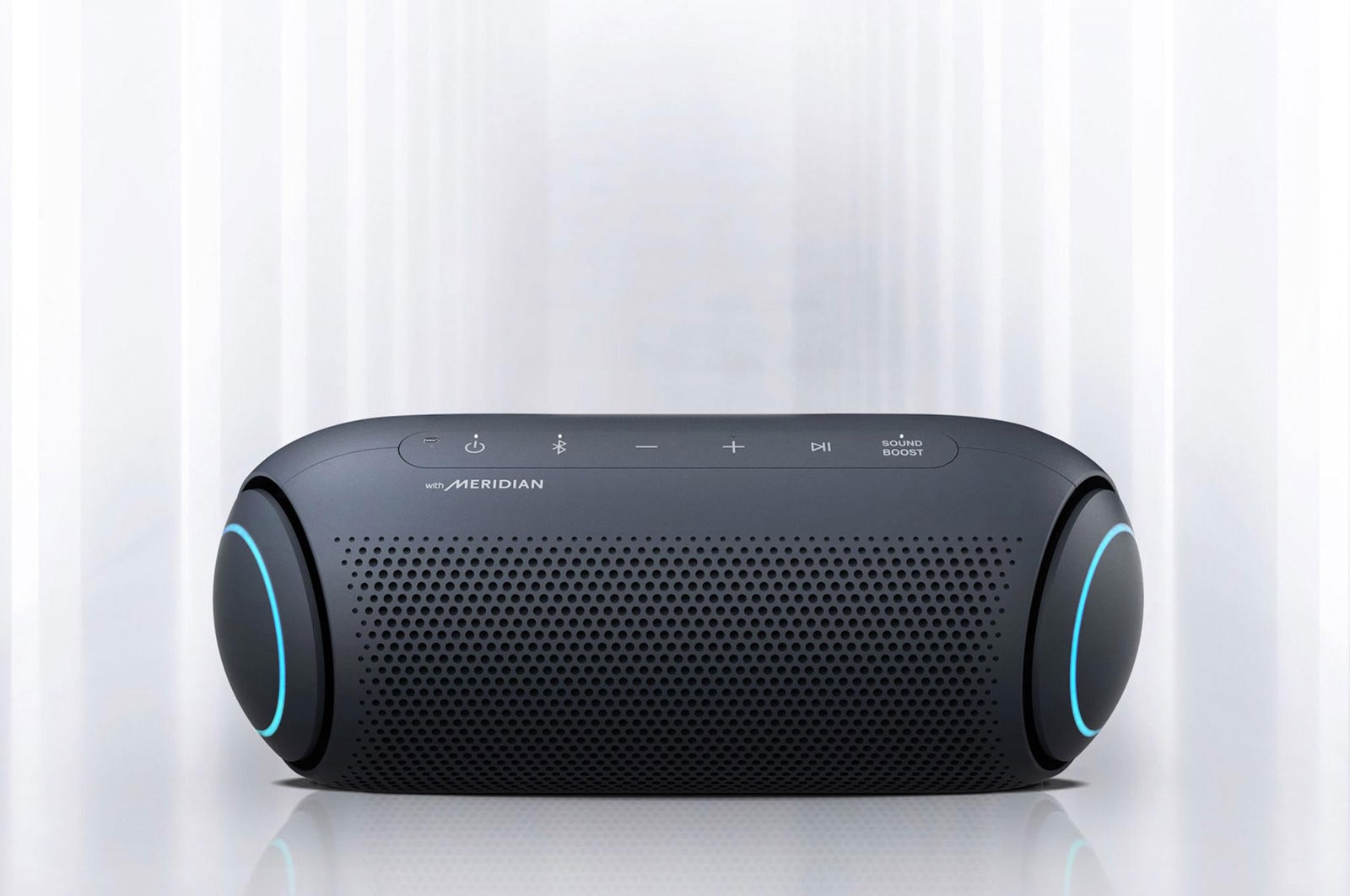 LG Parlante LG XBOOM Go PL5 Negro | 20W | Bajos de doble acción | Luces multicolor | IPX5 | 18 Horas de Batería, PL5