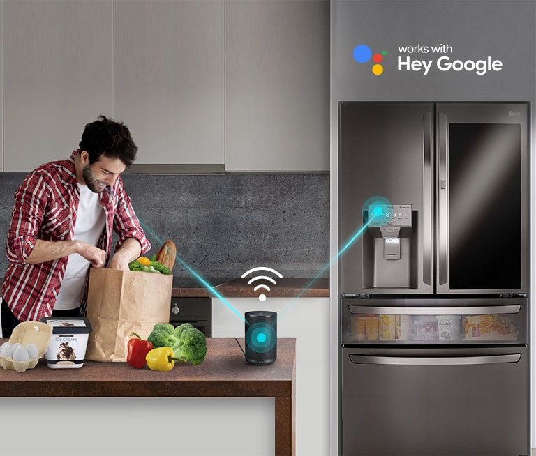 Un hombre en la cocina pide a la IA que encienda el congelador, el altavoz controla el refrigerador, ícono de Wifi