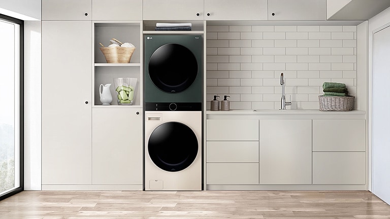 In the video, there are scenes in which stackable washing machines and dryers are emptied and replaced with LG Objet WashTower. It shows the improvement of user convenience and space efficiency in the home.