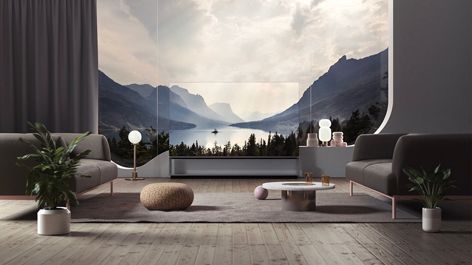 Telewizor LG SIGNATURE OLED 8K jest umieszczony w salonie z piękną naturalną sceną za oknem, a także na ekranie telewizora.