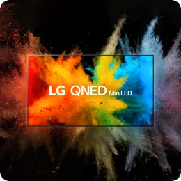 Na środku znajduje się telewizor i logo LG QNED Mini LED – w monitorze eksploduje kolorowy proszek, który wysypuje się także przez ramę telewizora.