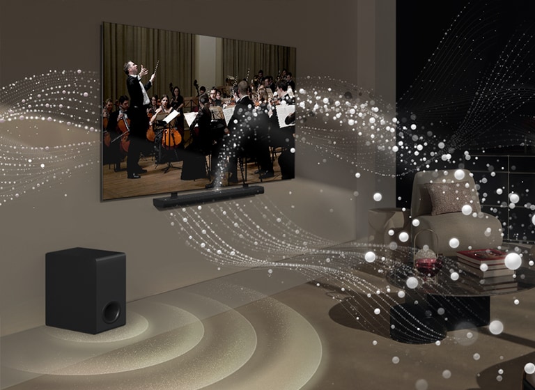 Obraz LG TV i LG Soundbar w salonie. Odtwarzany jest występ muzyczny. Białe krople tworzą fale dźwiękowe, które wystrzeliwują z soundbara i z telewizora w górę i do przodu. Subwoofer tworzy efekt dźwiękowy emitowany z dołu.