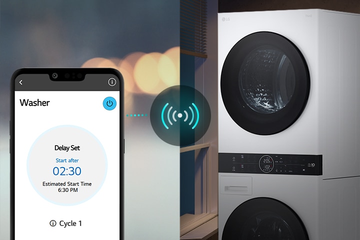 Obraz po lewej stronie przedstawia mężczyznę spoglądającego w dół na swój telefon. Obraz po prawej stronie przedstawia pralkę w domu z zielonym światłem na wyświetlaczu. Pośrodku obu obrazów znajduje się zdjęcie ekranu telefonu, na którym widać pralkę w aplikacji LG ThinQ i ikonę łączności.