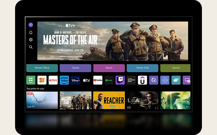 Ecrã inicial do webOS 24 com as categorias Home Office, Jogos, Música, Home Hub e Desporto. A parte inferior do ecrã mostra recomendações personalizadas em "As melhores escolhas para si".