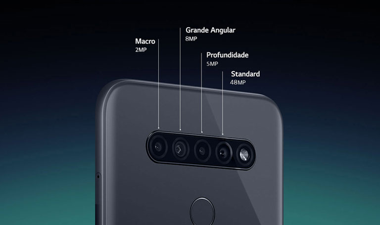 Vista traseira de um smartphone a mostrar as quatro câmaras