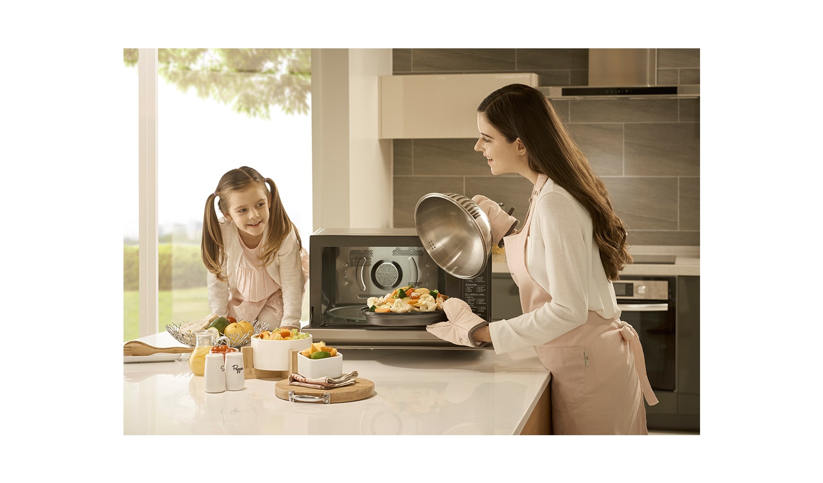 LG Micro-ondas de convecção LG NeoChef™ MJ3965ACS, 39 litros, 1100 W, Smart Inverter, EasyClean™, inox, MJ3965ACS