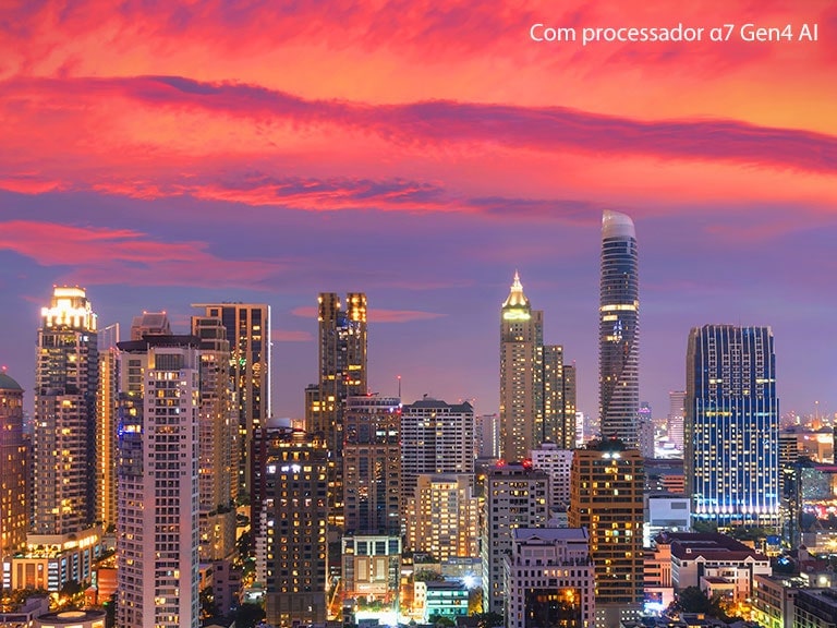 Imagem de horizonte citadino ao pôr do sol. Ao deslocar a imagem são apresentadas as alterações com e sem o processador Alpha 7.