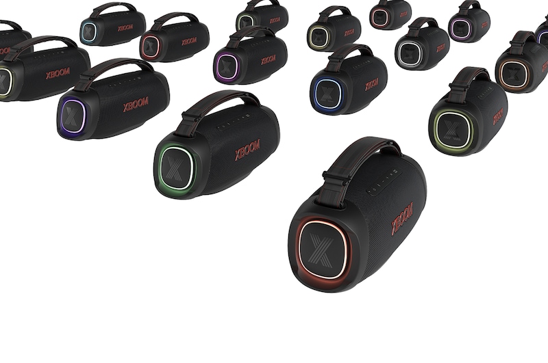 تتم محاذاة العديد من أجهزة LG XBOOM Gos بمحاذاة مكبر الصوت الأيسر، مع وجود ألوان إضاءة مختلفة