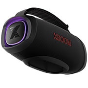 صورة بزاوية منخفضة مع توجيه الجانب الأيسر للأمام. إضاءة أرجوانية مضاءة.