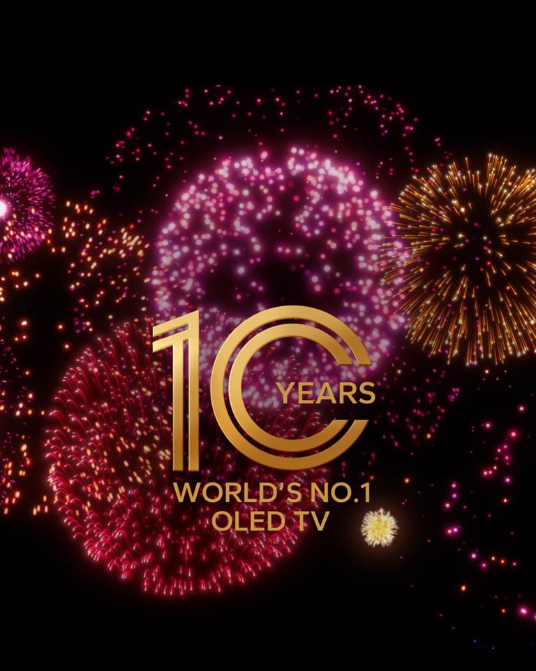 فيديو يُظهر تلفزيون OLED رقم 1 على مستوى العالم لمدة عشر سنوات يظهر بشكل تدريجي ومن ورائه خلفية سوداء تتخللها ألعاب نارية بنفسجية ووردية ووبرتقالية.