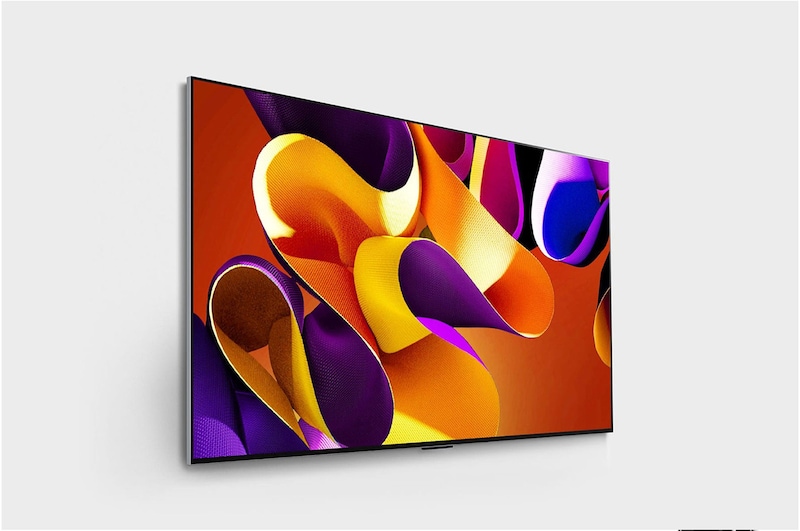 صورة جانبية مائلة لليمين لتلفزيون LG OLED evo TV، OLED G4 على الحائط