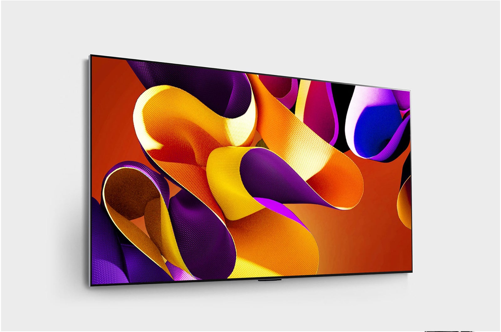 صورة جانبية مائلة بزاوية لليمين لتلفزيون LG OLED evo TV، OLED G4 على الحائط