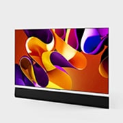 صورة جانبية مائلة بزاوية لليسار لتلفزيون LG OLED evo TV،‏ OLED G4 على الحائط مع مكبر الصوت Soundbar بالأسفل