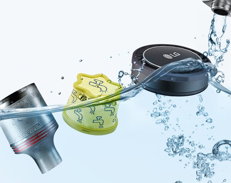 يظهر صنبور قيد التشغيل ويملأ الماء نصف الصورة لإظهار سهولة تنظيف العناصر الثلاثة.