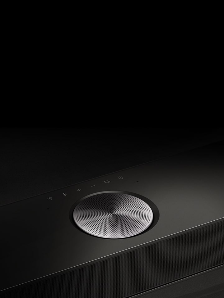 منظور جوي لمكبر الصوت LG Soundbar مزود بقناة إطلاق مركزية علوية.