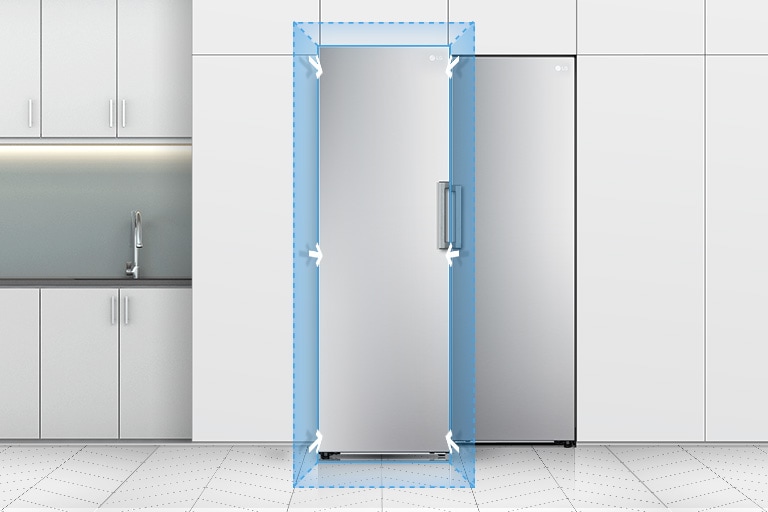 alt="The front view of the freezer is shown in a kitchen. A blue 3D square and arrows pointing inward toward the door show how the freezer fits perfectly in a standard kitchen."