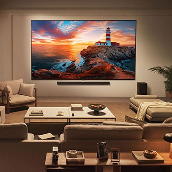 Närbild av en LG TV-skärm som visar hur AI Search fungerar. Ett litet chattfönster är öppet som visar hur användaren frågade efter vilka sportspel som är tillgängliga. AI Search svarar via chatt och genom att visa miniatyrer av tillgängligt innehåll. En uppmaning att fråga Microsoft Copilot visas också.