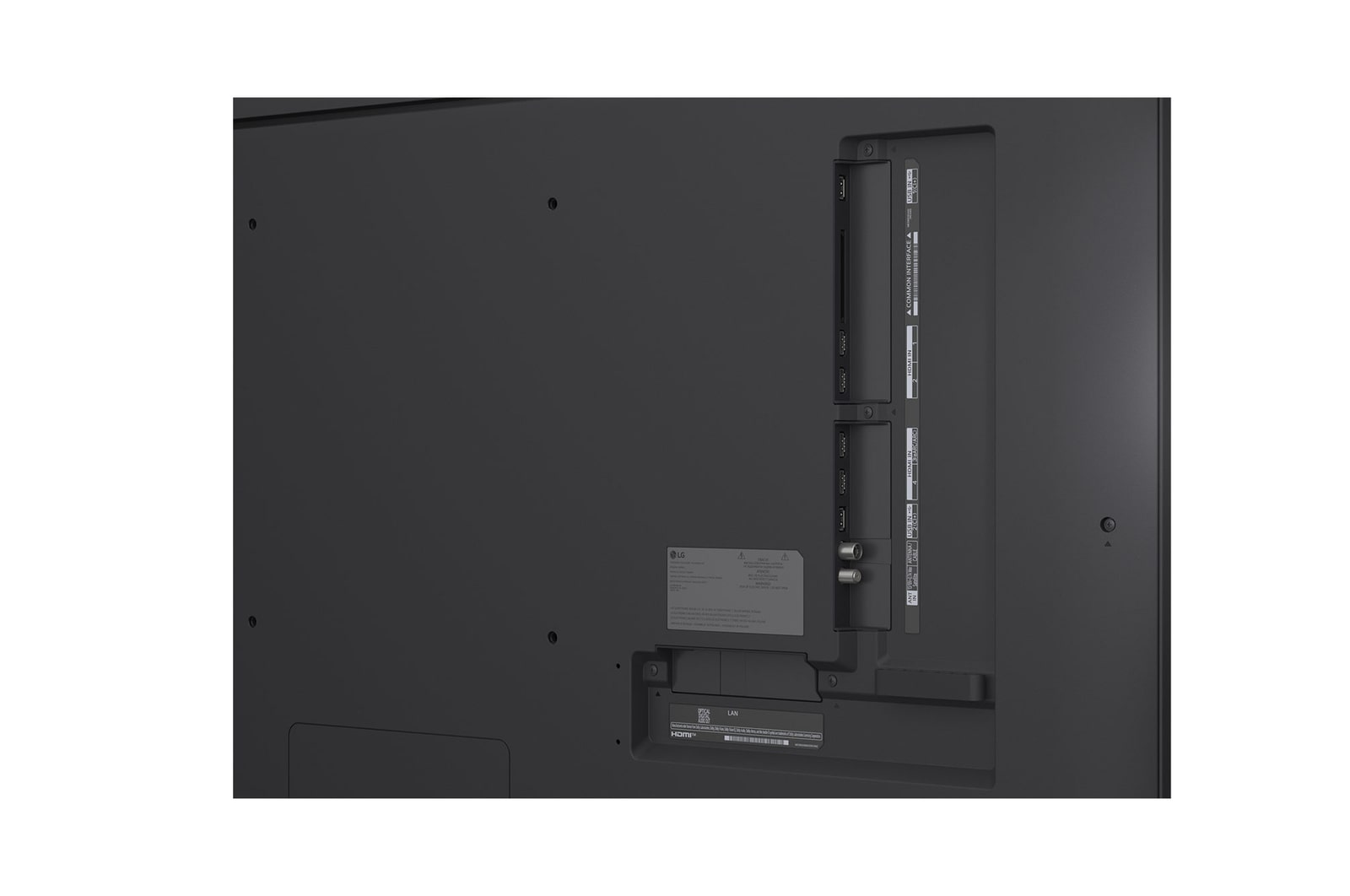 Färgstänk flyger från golvet upp i rött, orange, gult, grönt, blått och lila. En kort text beskriver hur LG:s färgomfångsteknik ersätter Quantum Dot för att ge förbättrad färgåtergivning.