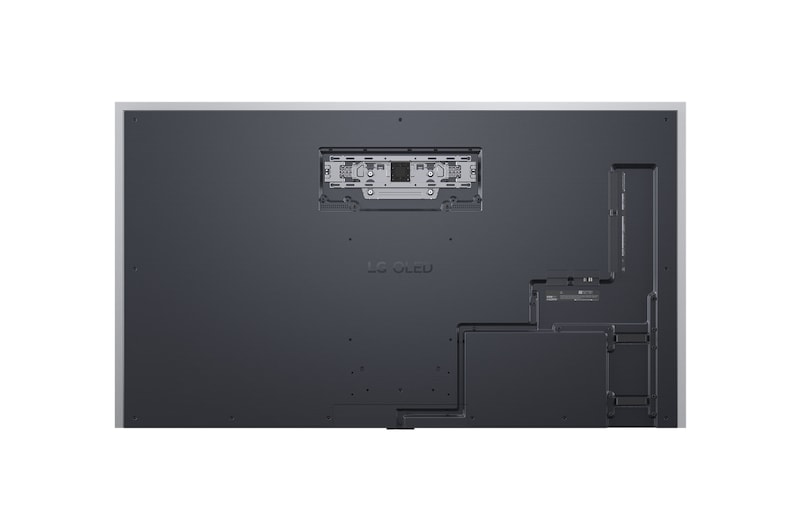 Närbild av en LG OLED TV-skärm som visar hur AI Search fungerar. Ett litet chattfönster är öppet som visar hur användaren frågade efter vilka sportspel som är tillgängliga. AI Search svarar via chatt och genom att visa miniatyrer av tillgängligt innehåll. En uppmaning att fråga Microsoft Copilot visas också.