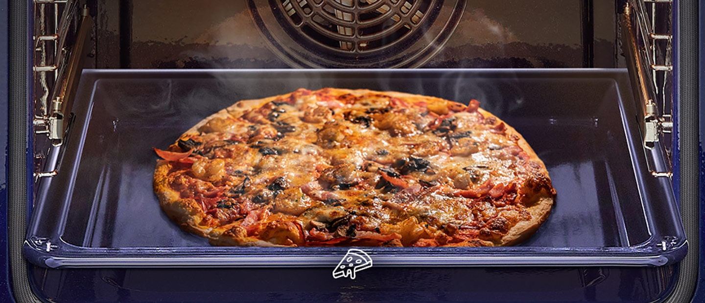 Detta är en bild av pizza bakad i en ugn.