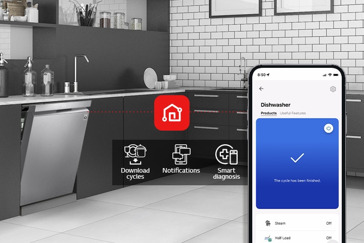 En smartphone visar LG ThinQ™ i ett kök tillsammans med 3 appfunktioner: Ladda ner cykler, Aviseringar och Smart Diagnosis.