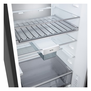 Vy framifrån av LG kyl/frys (GBBS726CPY) som visar DoorCooling+™-ventil