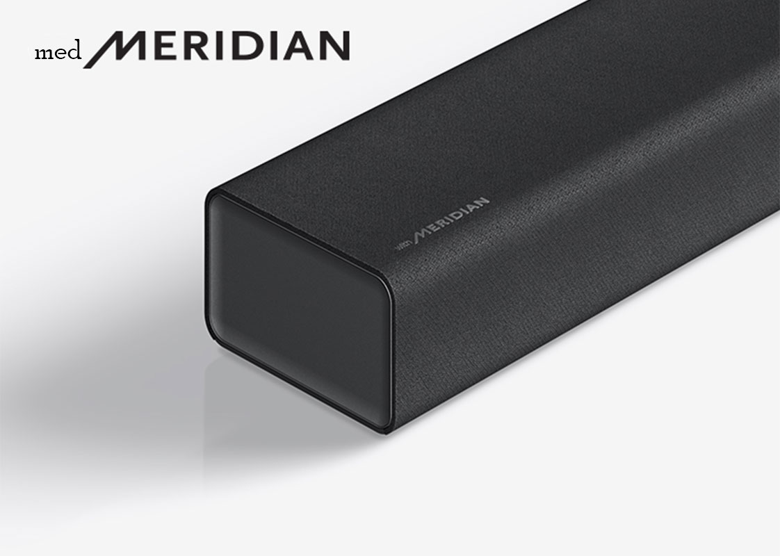 Närbild av LG Soundbars vänstra sida med Meridians logotyp i nedre vänstra hörnet på en produkt.