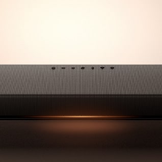 Vy framifrån av en smal Dolby Atmos Sound Suite H7 för ett uppslukande ljudsystem för hemmet