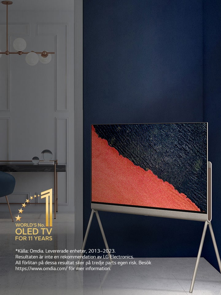 Bilden visar LG OLED evo G3 på väggen i en modern och charmig lägenhet i New York City med en romantisk nattscen på skärmen.  10 år som världens ledande OLED TV-emblem.