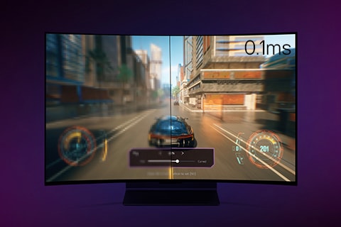 Bilden visar en LG OLED Flex med ett racingspel som spelas på skärmen. Skärmen är delad på mitten med en suddig vänster sida och en tydlig höger sida som visar effekten av 0,1 svarstid.
