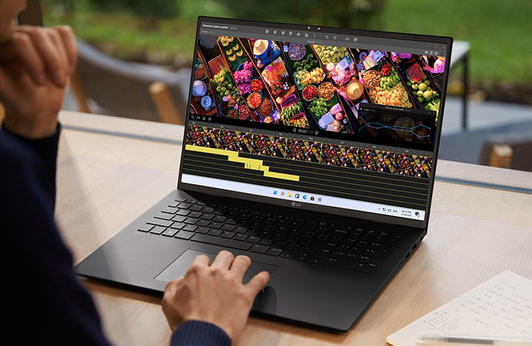The animation shows the sample scene that the gram is being used in various modes.