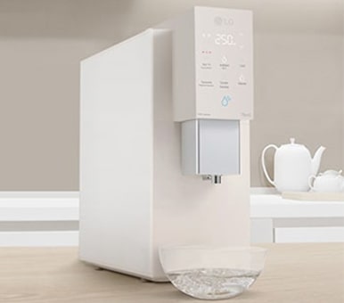 Image of water being received by a water purifier