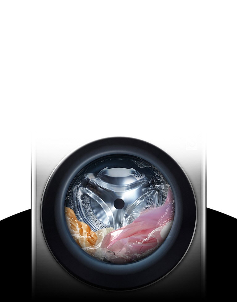เครื่องซักผ้า LG ฝาหน้าพร้อมผ้าหลากสีที่กำลังหมุนและตีฟองอยู่ภายในตัวเครื่อง.